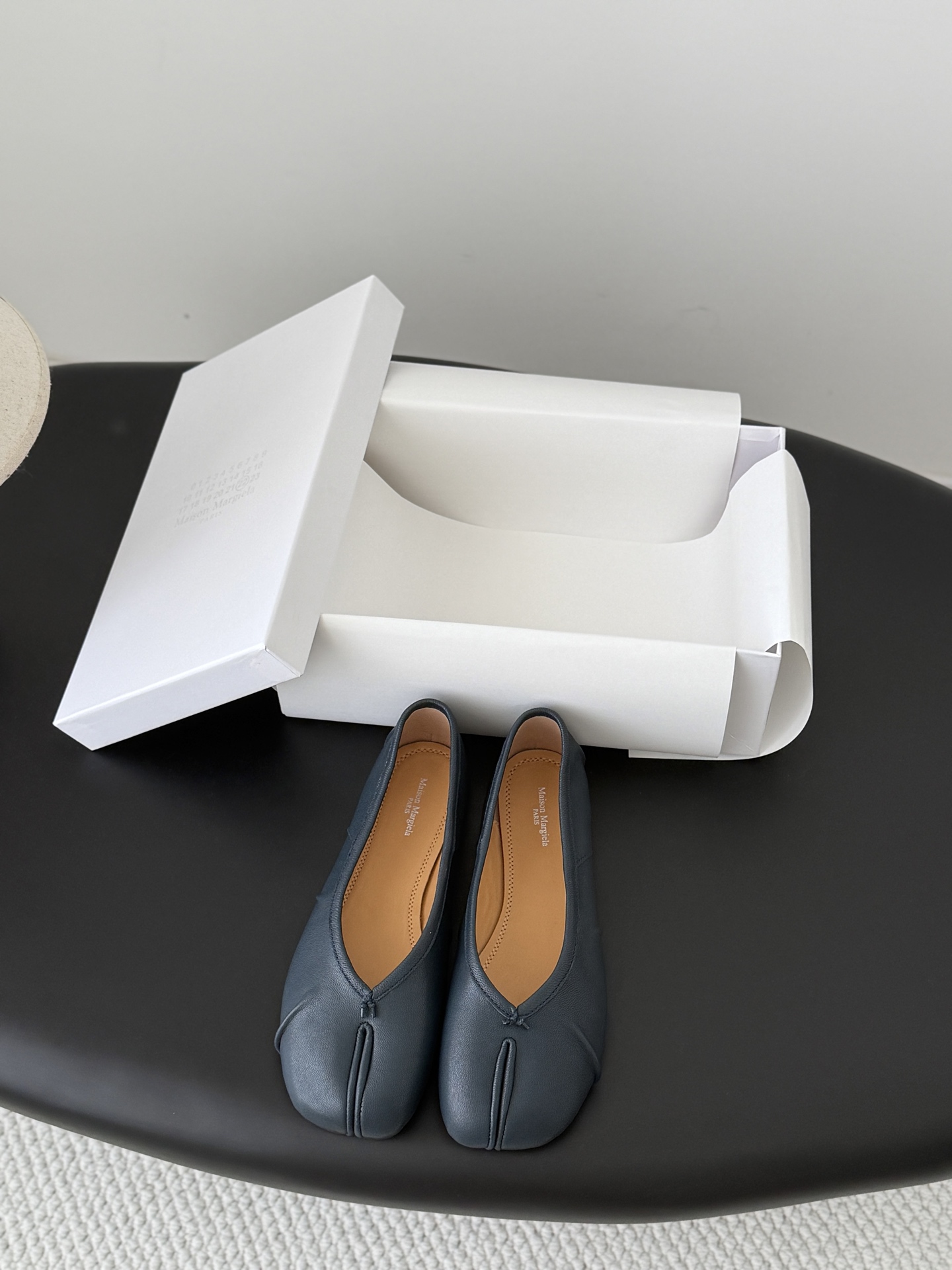 Counterfeit Maison Margiela MM6 Tabi front view visual reference