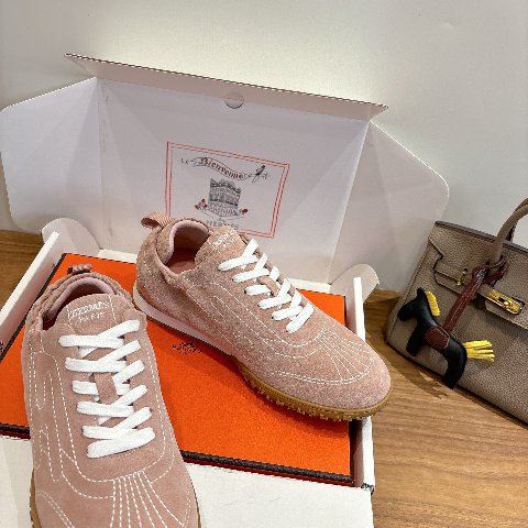 Counterfeit Hermès Shoes detail view visual reference
