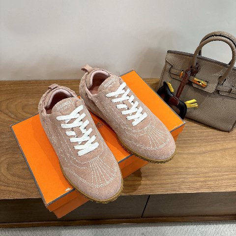 Counterfeit Hermès Shoes detail view visual reference