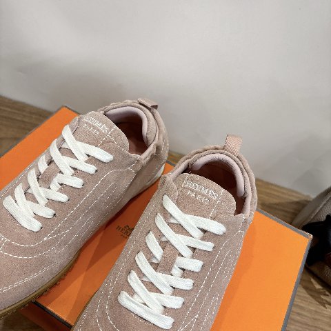 Counterfeit Hermès Shoes detail view visual reference