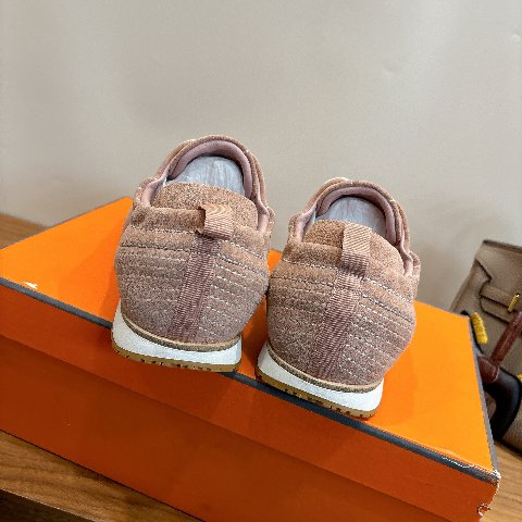 Counterfeit Hermès Shoes detail view visual reference