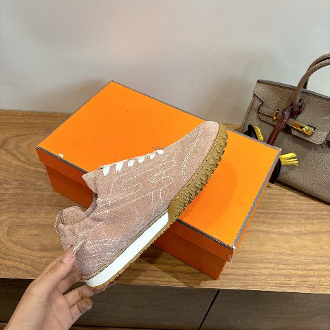 Counterfeit Hermès Shoes detail view visual reference