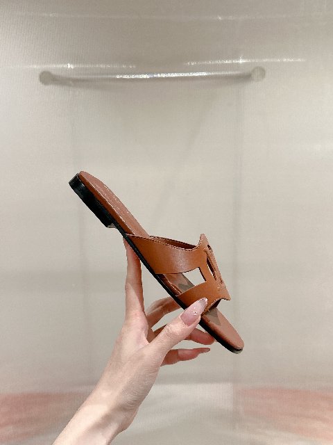 Counterfeit Louis Vuitton Shoes detail view visual reference