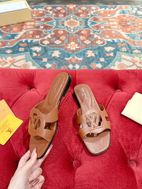 Counterfeit Louis Vuitton Shoes back view visual reference