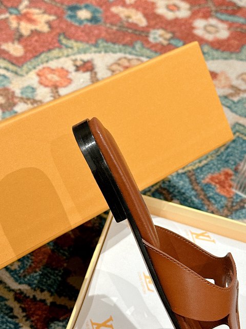 Counterfeit Louis Vuitton Shoes detail view visual reference