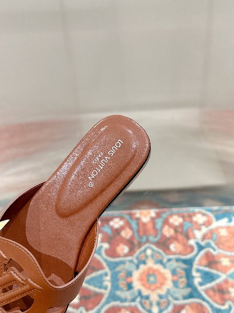 Counterfeit Louis Vuitton Shoes detail view visual reference
