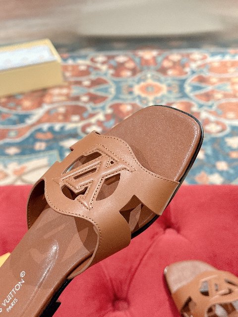 Counterfeit Louis Vuitton Shoes detail view visual reference