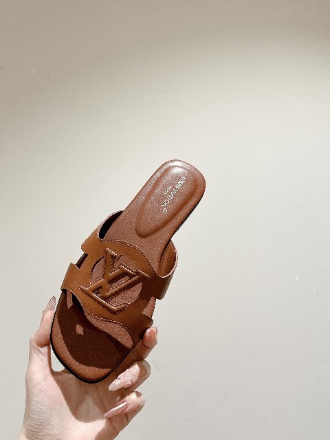 Counterfeit Louis Vuitton Shoes detail view visual reference