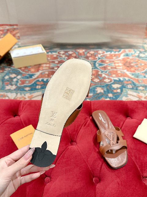 Counterfeit Louis Vuitton Shoes detail view visual reference