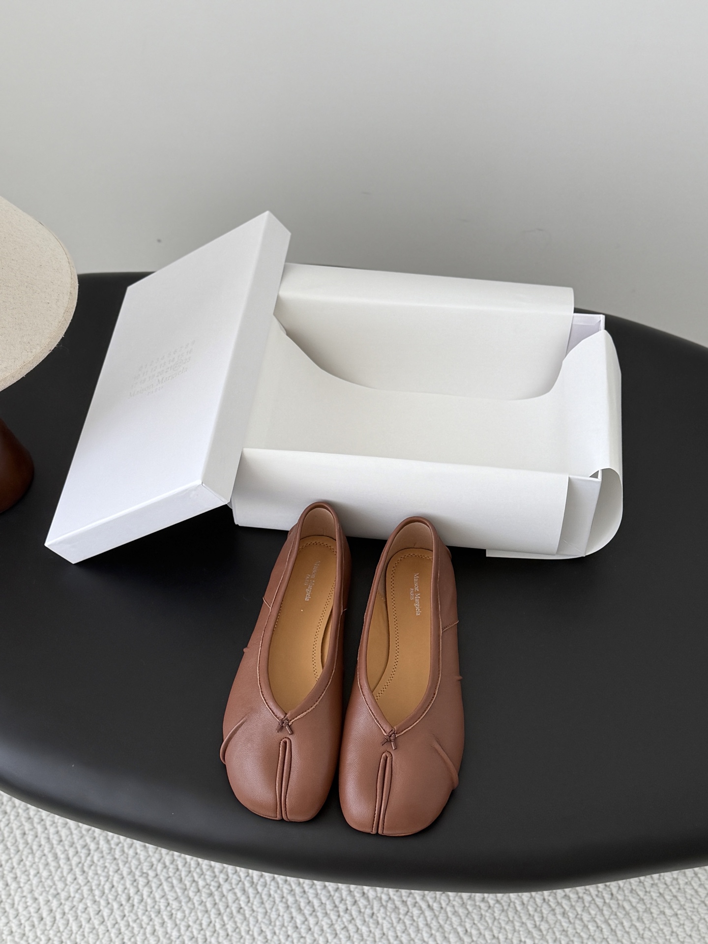 Counterfeit Maison Margiela MM6 Tabi front view visual reference