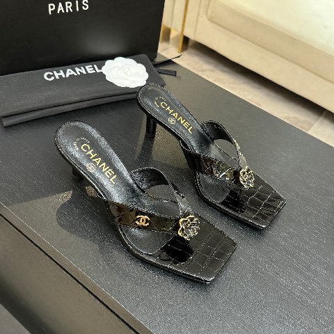 Counterfeit CHANEL 26S detail view visual reference