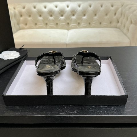 Counterfeit CHANEL 26S detail view visual reference