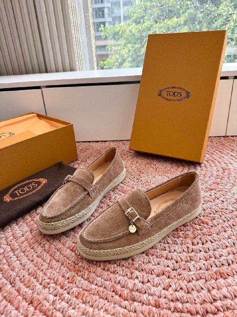 Counterfeit Tod's Shoes detail view visual reference