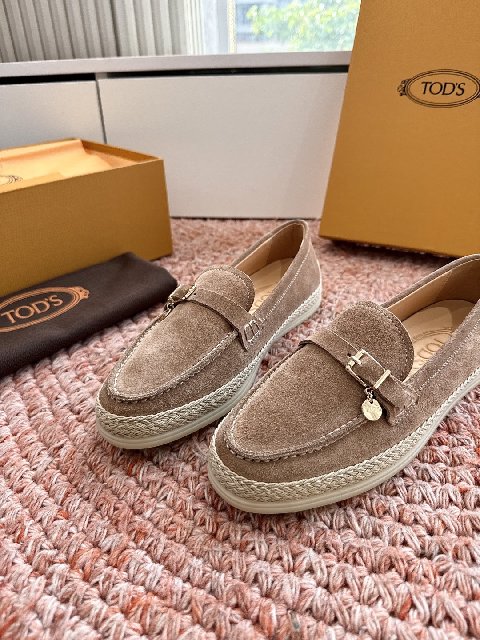 Counterfeit Tod's Shoes detail view visual reference