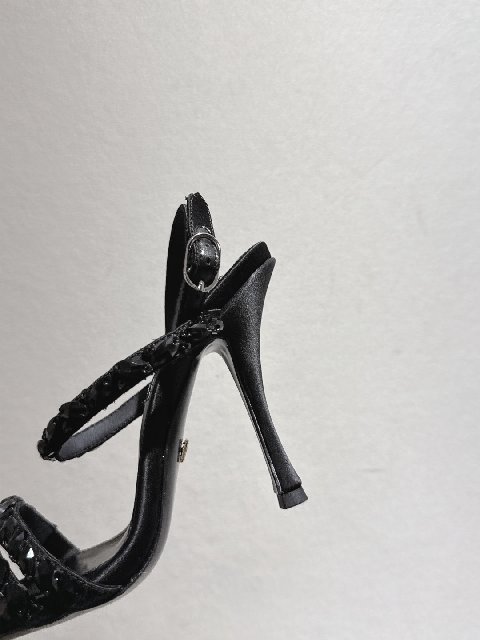 Counterfeit Shoes detail view visual reference