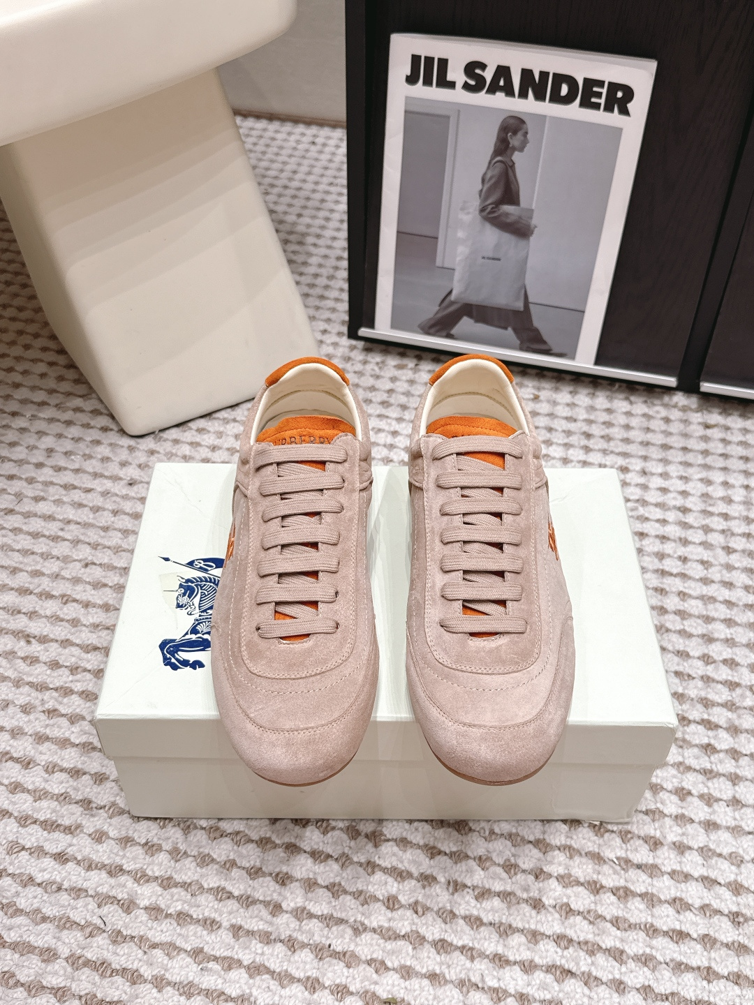 Counterfeit Burberry Knight Runner front view visual reference