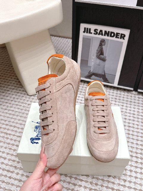 Counterfeit Burberry Knight Runner detail view visual reference