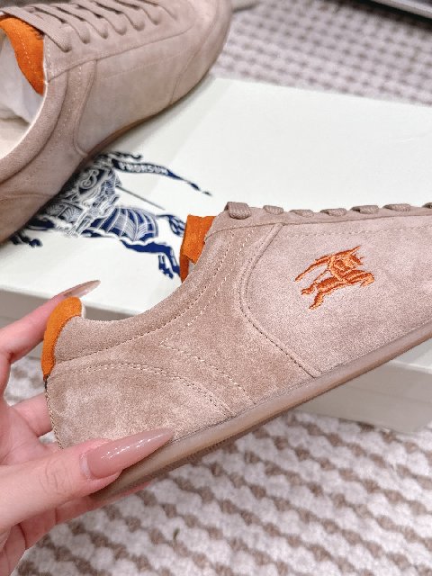 Counterfeit Burberry Knight Runner detail view visual reference