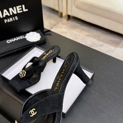 Counterfeit CHANEL 26S detail view visual reference
