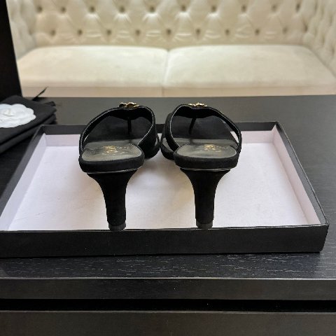 Counterfeit CHANEL 26S detail view visual reference