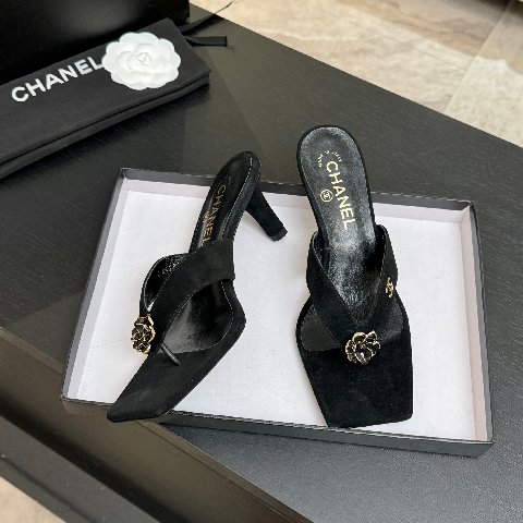 Counterfeit CHANEL 26S detail view visual reference