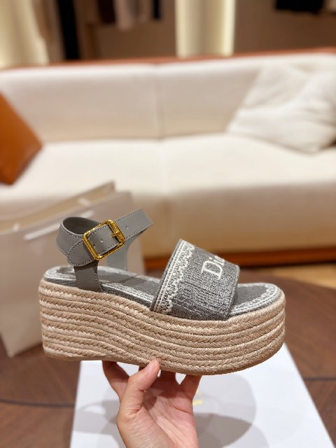 Counterfeit Shoes detail view visual reference