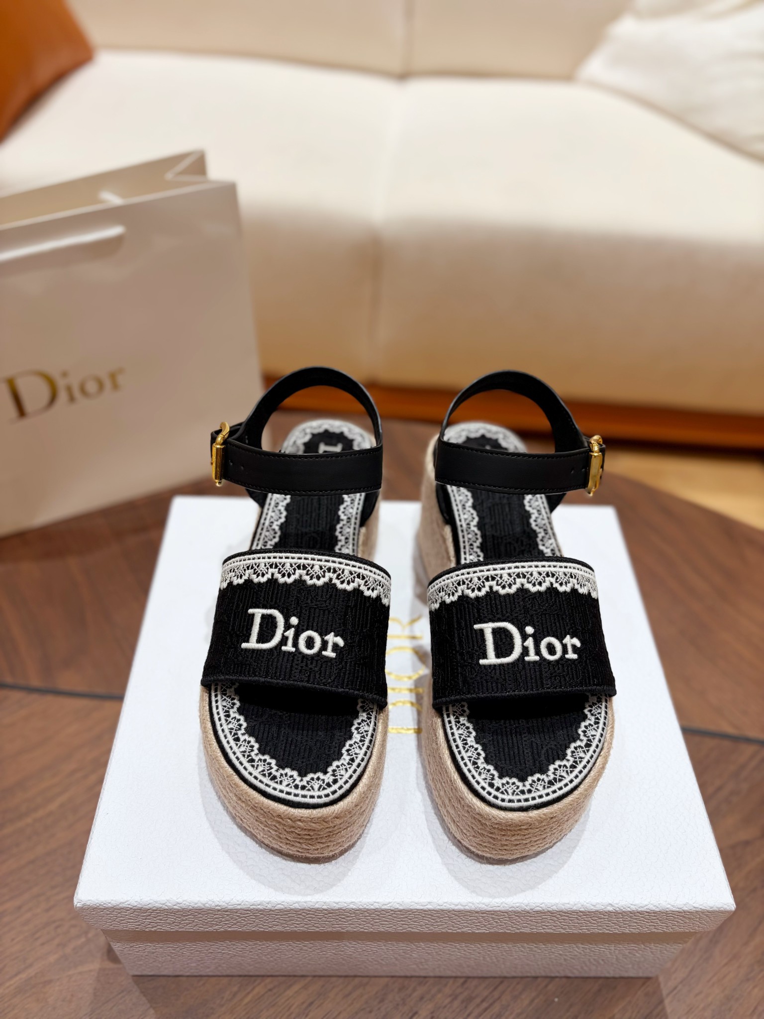 Counterfeit CONO Shoes front view visual reference
