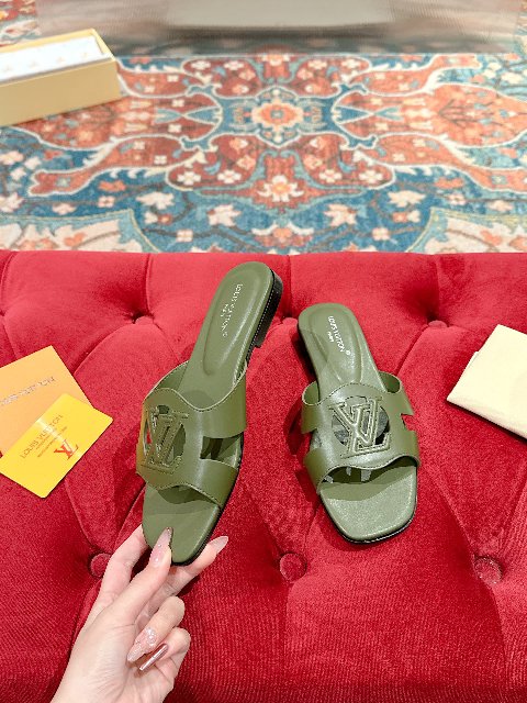 Counterfeit Louis Vuitton Shoes back view visual reference