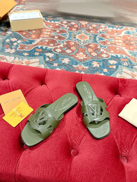 Counterfeit Louis Vuitton Shoes detail view visual reference