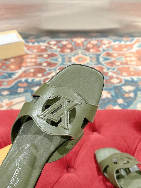 Counterfeit Louis Vuitton Shoes detail view visual reference