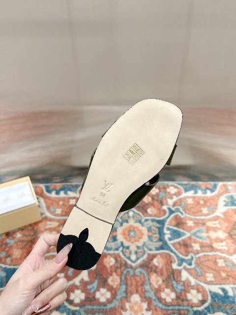 Counterfeit Louis Vuitton Shoes detail view visual reference