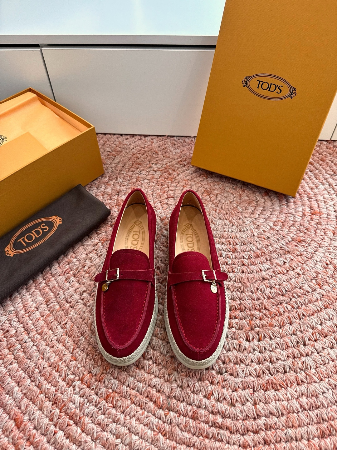 Counterfeit Tod's Shoes front view visual reference