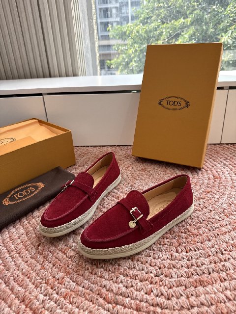 Counterfeit Tod's Shoes detail view visual reference