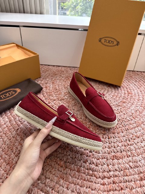 Counterfeit Tod's Shoes detail view visual reference