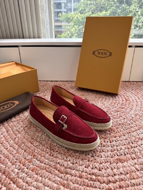 Counterfeit Tod's Shoes detail view visual reference