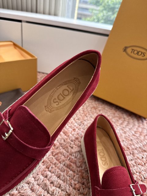 Counterfeit Tod's Shoes detail view visual reference