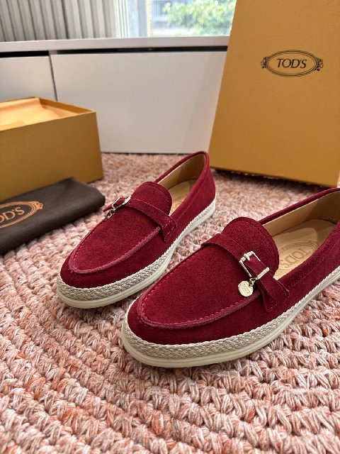Counterfeit Tod's Shoes detail view visual reference