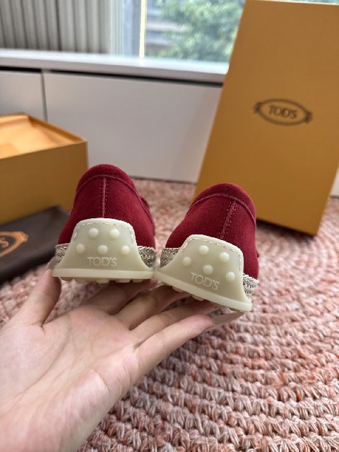 Counterfeit Tod's Shoes detail view visual reference