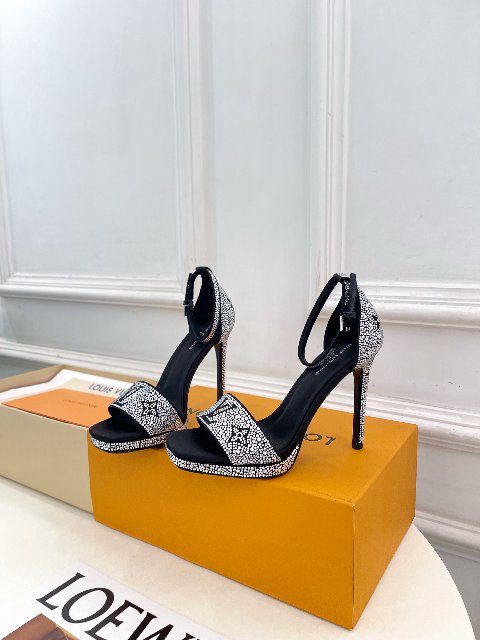 Counterfeit Louis Vuitton GALA PLATFORM back view visual reference