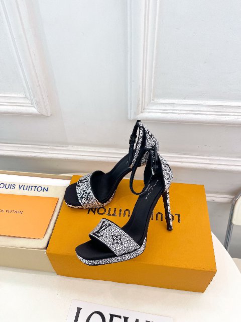 Counterfeit Louis Vuitton GALA PLATFORM detail view visual reference