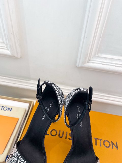 Counterfeit Louis Vuitton GALA PLATFORM detail view visual reference