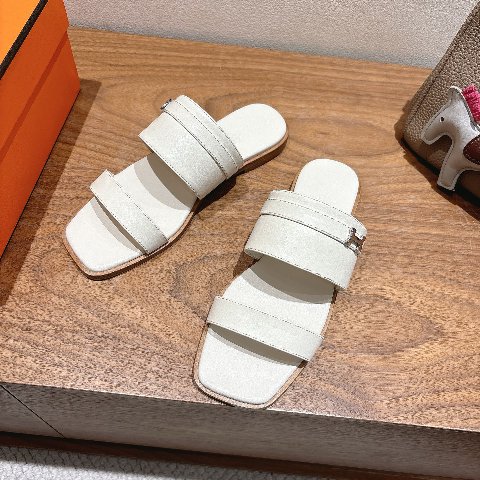 Counterfeit Hermès Shoes detail view visual reference