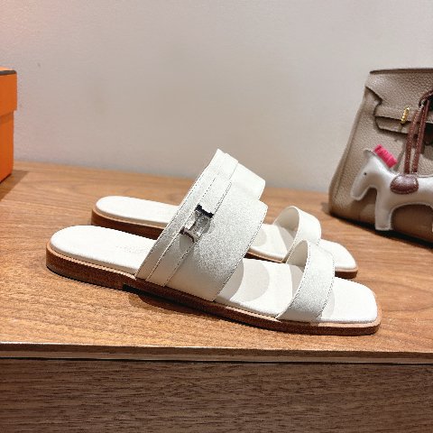 Counterfeit Hermès Shoes back view visual reference