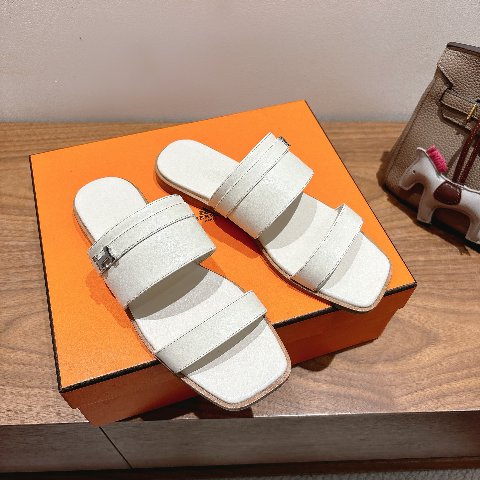 Counterfeit Hermès Shoes detail view visual reference