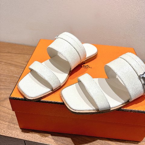 Counterfeit Hermès Shoes detail view visual reference