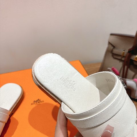 Counterfeit Hermès Shoes detail view visual reference