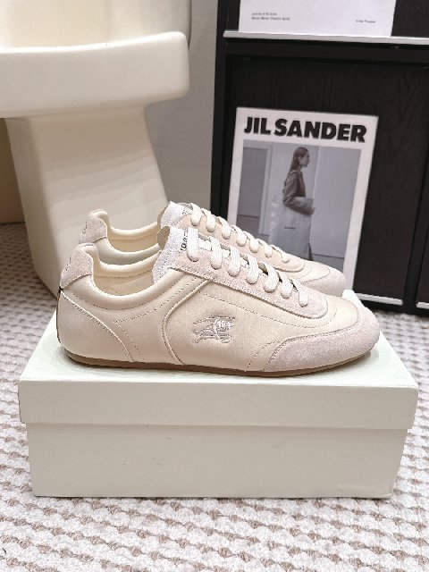 Counterfeit Burberry Knight Runner detail view visual reference
