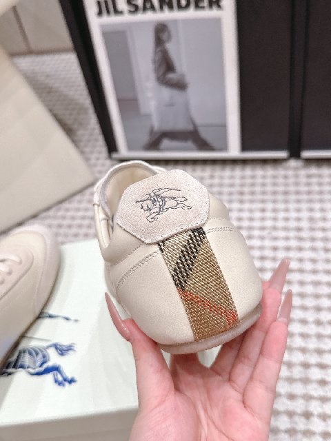 Counterfeit Burberry Knight Runner detail view visual reference