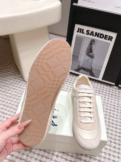 Counterfeit Burberry Knight Runner detail view visual reference
