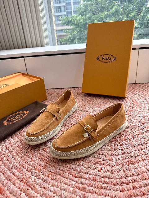 Counterfeit Tod's Shoes detail view visual reference